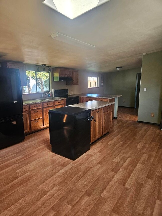 410 N Broadway St in Westport, WA - Building Photo - Building Photo