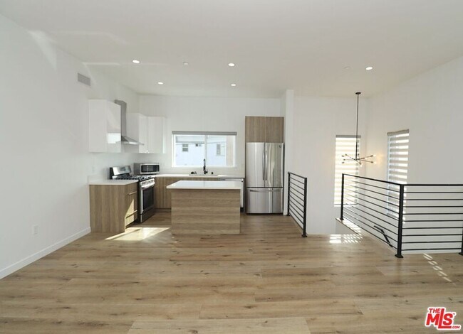 4601 Pickford St in Los Angeles, CA - Building Photo - Building Photo