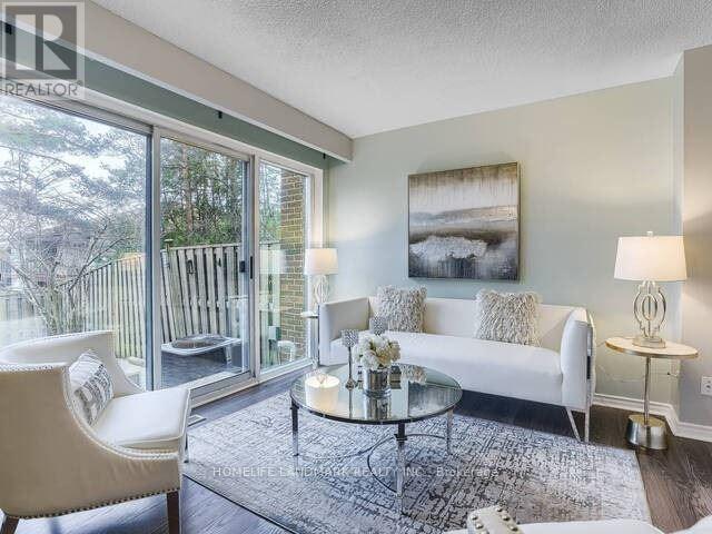 70-70 Castlebury Crescent in Toronto, ON - Building Photo - Building Photo