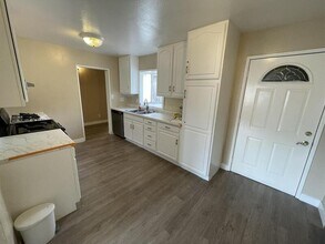 2145 Calle Serena in San Diego, CA - Building Photo - Building Photo