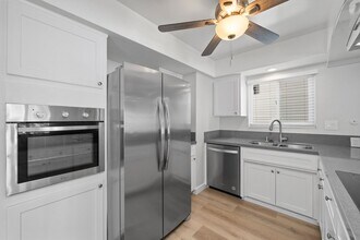 131 Opal Ave-Unit -131.5 in Newport Beach, CA - Building Photo - Building Photo