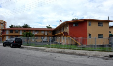 936 NW 6th St in Miami, FL - Foto de edificio - Building Photo