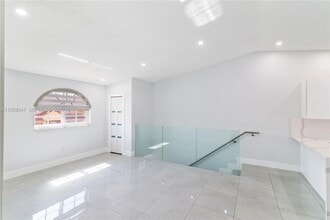 3375 W 76th St in Hialeah, FL - Building Photo - Building Photo