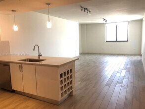 999 SW 1st Ave, Unit 2513 in Miami, FL - Building Photo - Building Photo