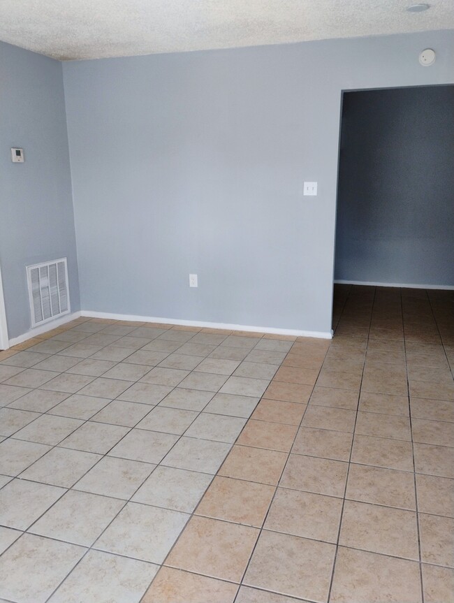 5275 Kimberlin Ave, Unit D