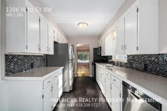 1206 Veto St NW in Grand Rapids, MI - Building Photo - Building Photo