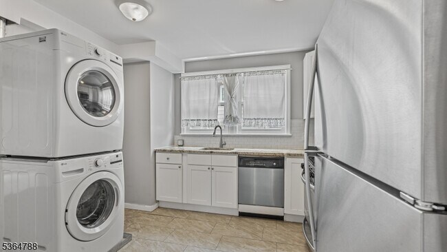 10 Olive St in East Orange, NJ - Building Photo - Building Photo