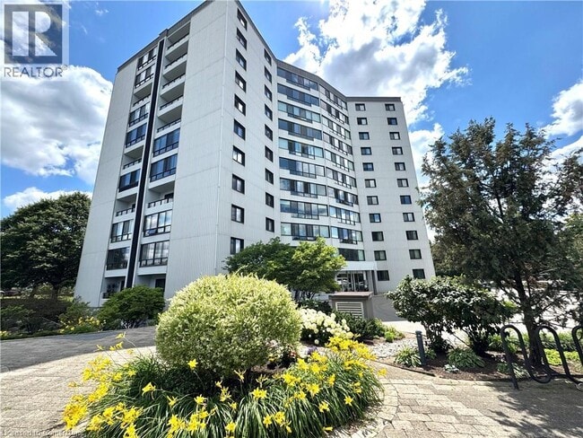 property at 250 Glenridge Dr
