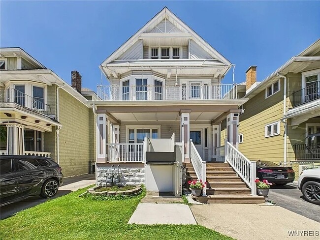 58 Roanoke Pky, Unit 1 in Buffalo, NY - Foto de edificio - Building Photo