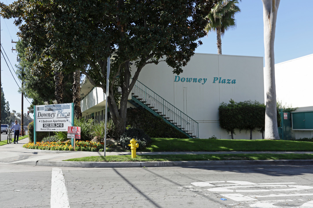 Downey Plaza in Downey, CA - Building Photo