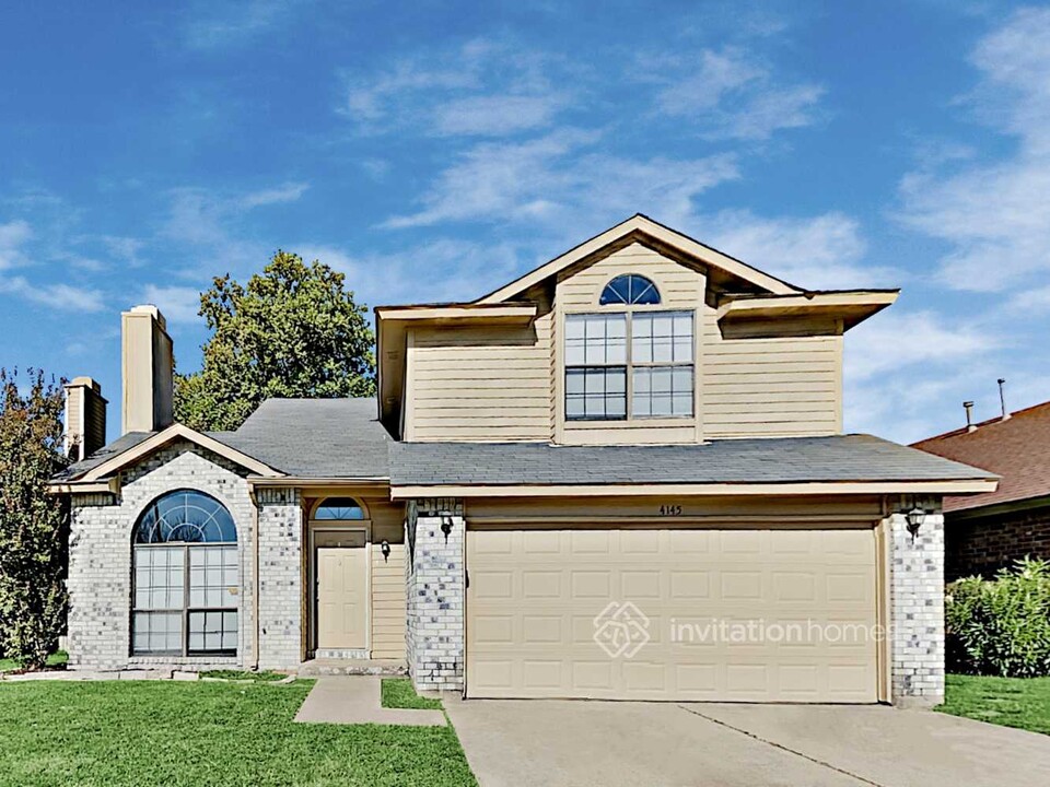 4145 Stinwick Ln in Grand Prairie, TX - Foto de edificio