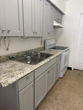 1940 NE 167th St in North Miami Beach, FL - Building Photo - Building Photo