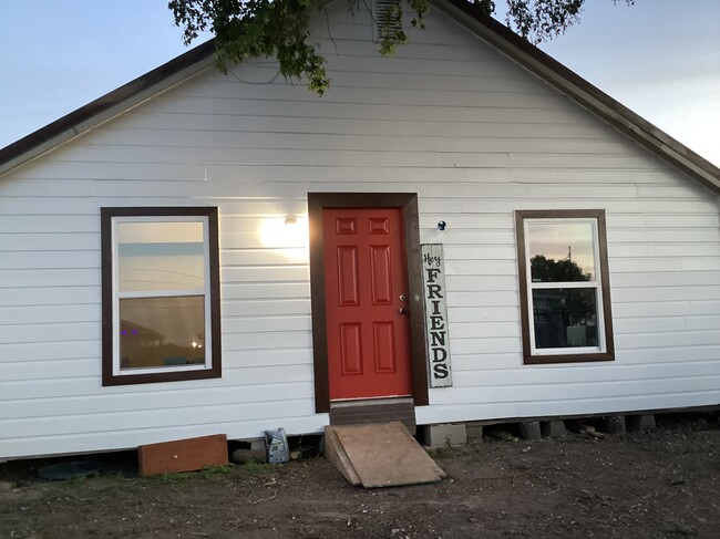 830 Benavides St in Robstown, TX - Foto de edificio - Building Photo