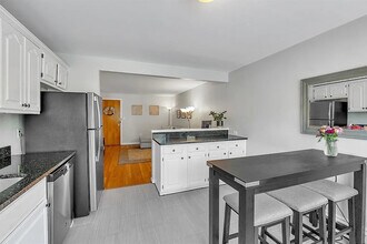 128 Pleasant St in Arlington, MA - Building Photo - Building Photo