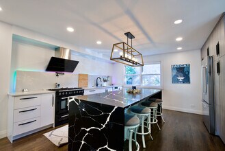 1751 W Julian St in Chicago, IL - Building Photo - Building Photo