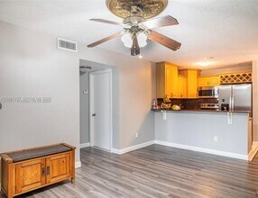 6545 W 27th Ct, Unit 24-47 in Hialeah, FL - Building Photo - Building Photo