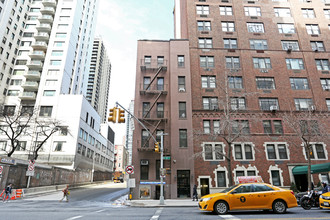 315 E 57th St in New York, NY - Foto de edificio - Building Photo