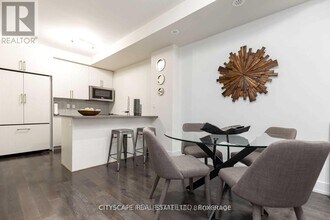 1060 Lansdowne Ave in Toronto, ON - Building Photo - Building Photo