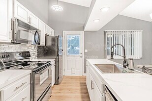 18747 E Carmel Cir in Aurora, CO - Building Photo