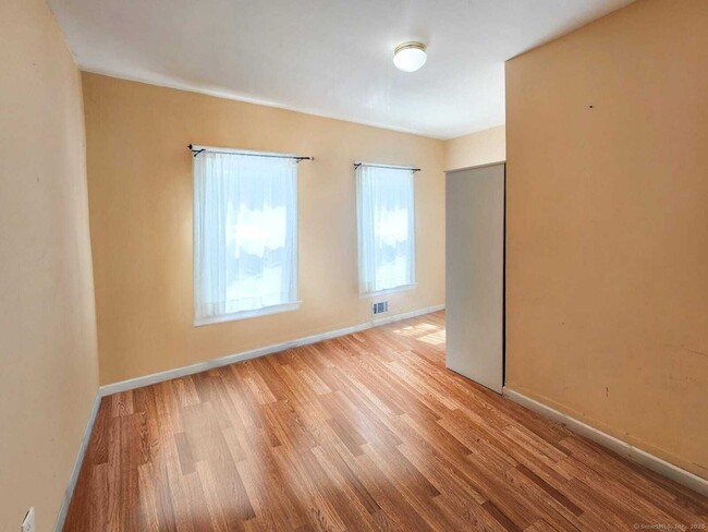 70 Farren Ave in New Haven, CT - Building Photo - Building Photo