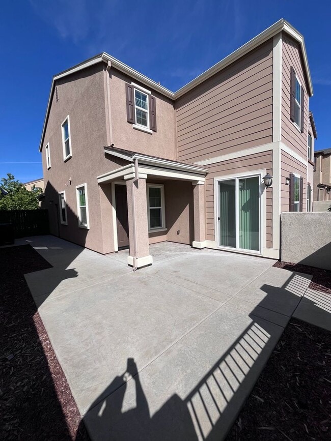 1040 Rothbury Ln in Roseville, CA - Building Photo - Building Photo