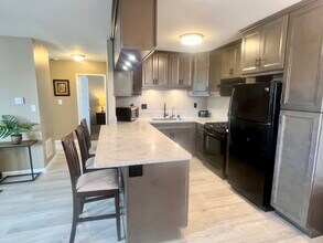 4644 Larkspur St in San Diego, CA - Foto de edificio - Building Photo