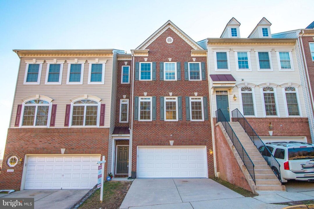 3305 Beechcliff Dr in Alexandria, VA - Building Photo