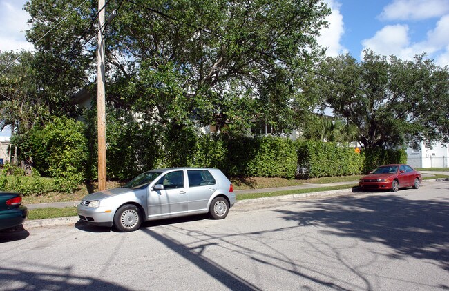 7272 NE 6th Ct in Miami, FL - Foto de edificio - Building Photo