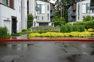23117 NE 8th St in Sammamish, WA - Foto de edificio - Building Photo
