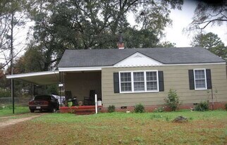 1705 Hoover St in Albany, GA - Building Photo