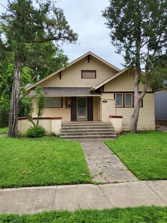 212 W Eufaula St