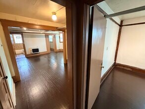 7405 Detroit Ave, Unit 2 in Cleveland, OH - Foto de edificio - Building Photo