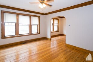 3844 N Bernard St, Unit 1A in Chicago, IL - Building Photo
