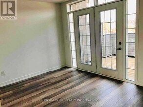 7 Heswall Ln in Newmarket, ON - Building Photo - Building Photo