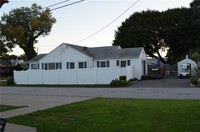 39 Town Beach Rd in Old Saybrook, CT - Building Photo - Building Photo