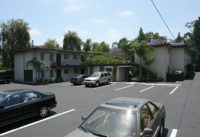 Shannon Apartments in Santa Barbara, CA - Foto de edificio - Building Photo