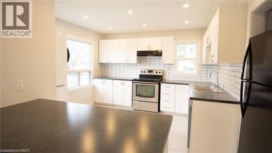 4 Dunblane Ave in St Catharines, ON - Building Photo - Building Photo