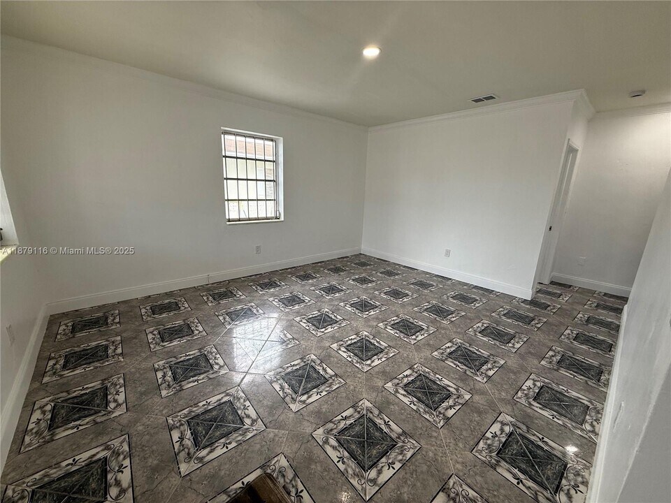 1511 NW 45th St in Miami, FL - Building Photo