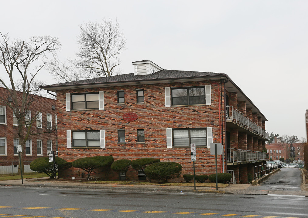 80 Lincoln Owners, Inc in Rockville Centre, NY - Building Photo