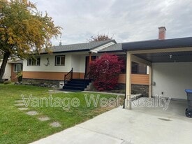 614 Greene Rd in Kelowna, BC - Building Photo