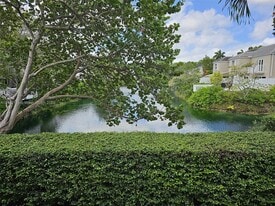 5570 SW 70th Pl S in Miami, FL - Building Photo