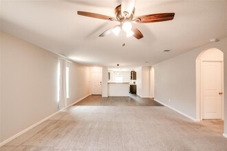 221 Continental Ave in Liberty Hill, TX - Building Photo - Building Photo