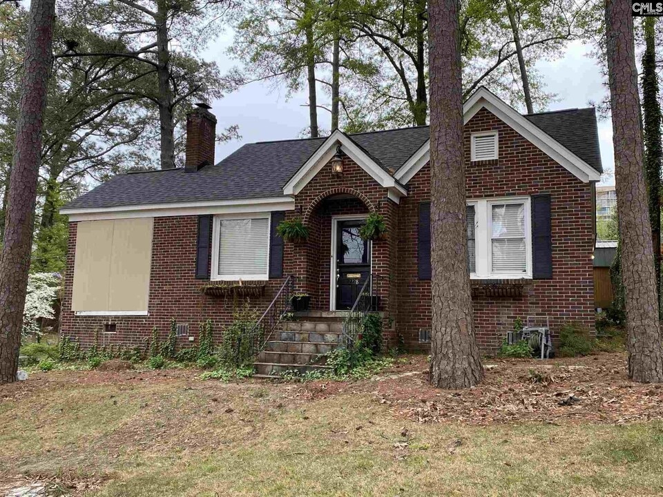 2228 Pinehurst Rd in Columbia, SC - Building Photo