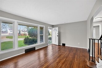 303 S Green Rd in South Euclid, OH - Building Photo - Building Photo