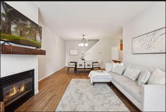 1236 Crystal Pl E in Chaska, MN - Building Photo - Building Photo