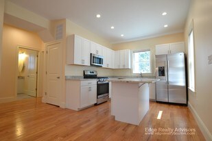 33 Pratt St, Unit 1m in Boston, MA - Building Photo