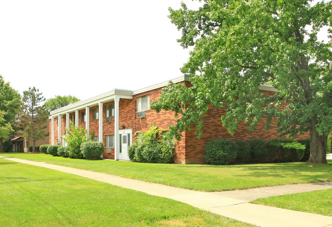 Maple Highlands Apartments in Maple Heights, OH - Foto de edificio - Building Photo