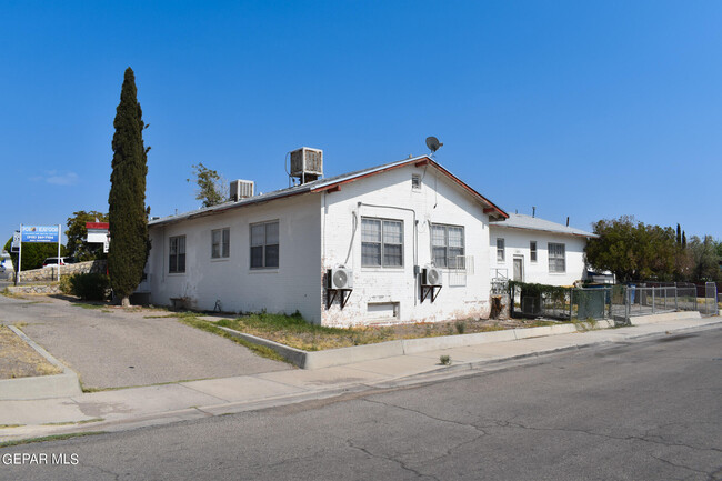 5000 Trowbridge Dr in El Paso, TX - Building Photo - Building Photo