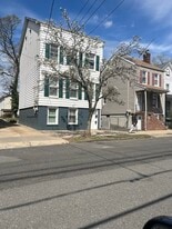 63 Bartlett St, Unit 2 in New Brunswick, NJ - Building Photo