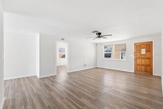 11967 106th Ct in Largo, FL - Building Photo - Building Photo